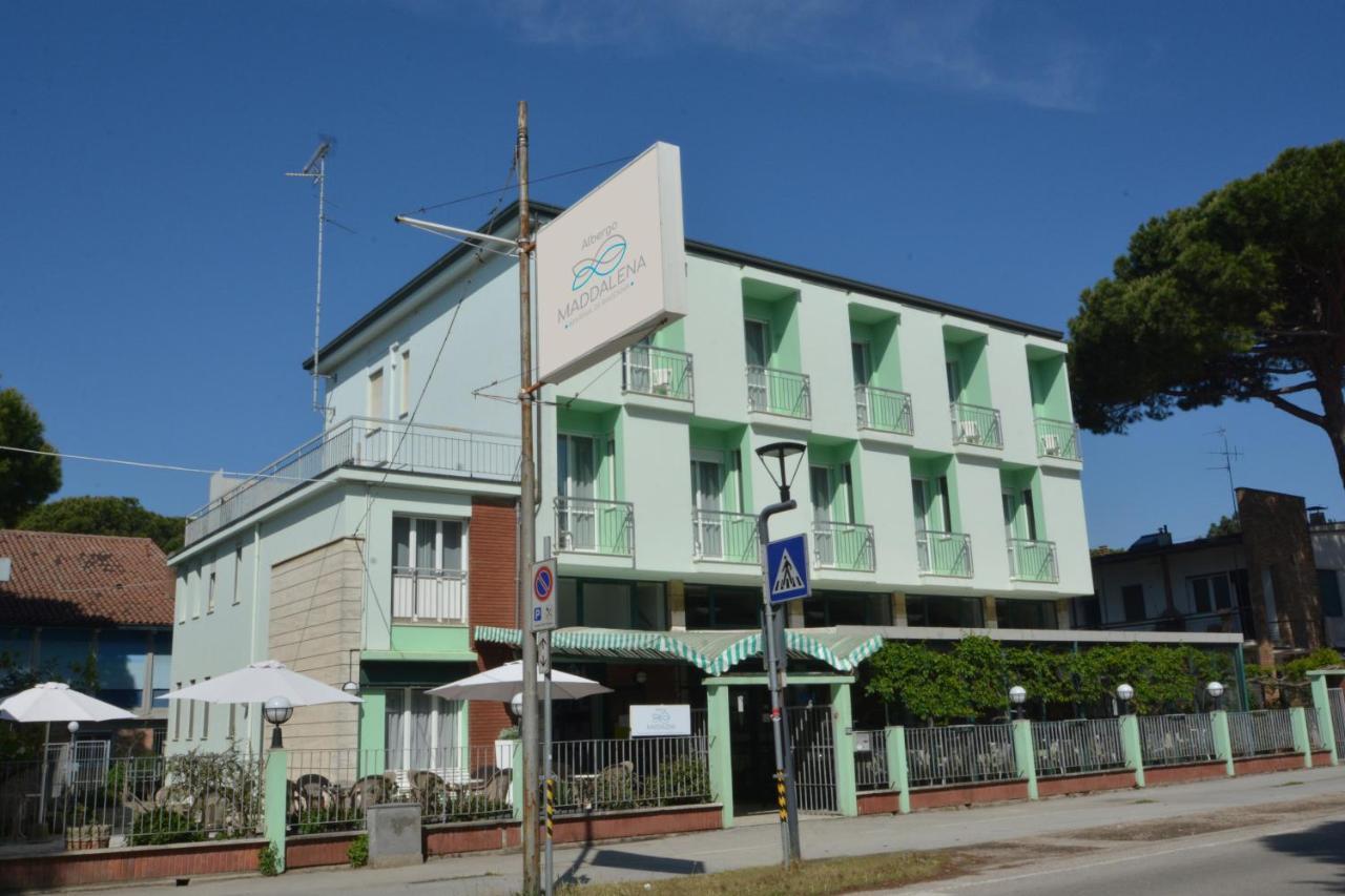 Hotel Maddalena Марина-ди-Равенна Экстерьер фото