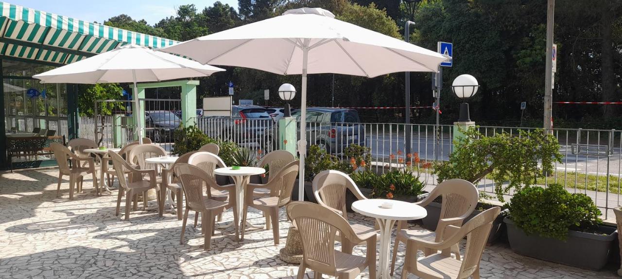 Hotel Maddalena Марина-ди-Равенна Экстерьер фото
