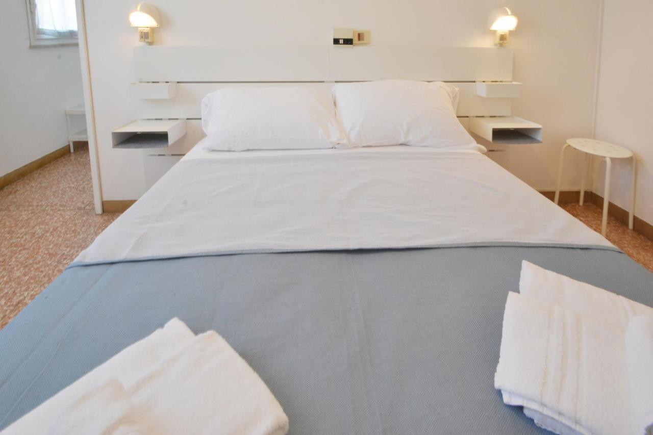 Hotel Maddalena Марина-ди-Равенна Экстерьер фото