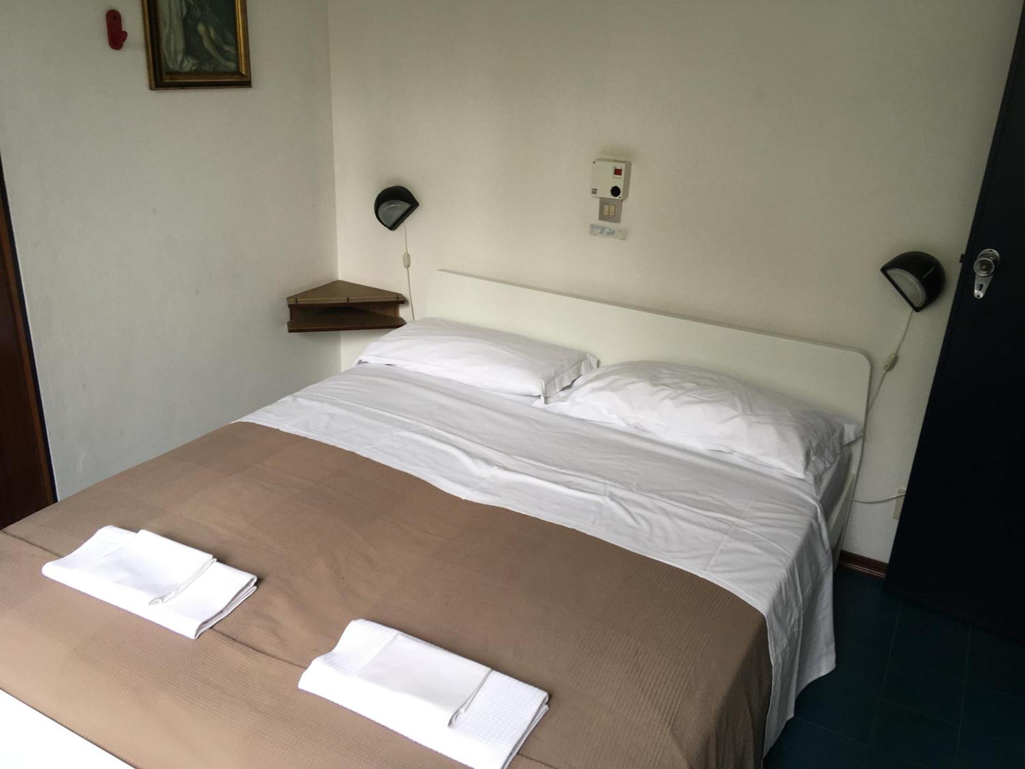Hotel Maddalena Марина-ди-Равенна Экстерьер фото
