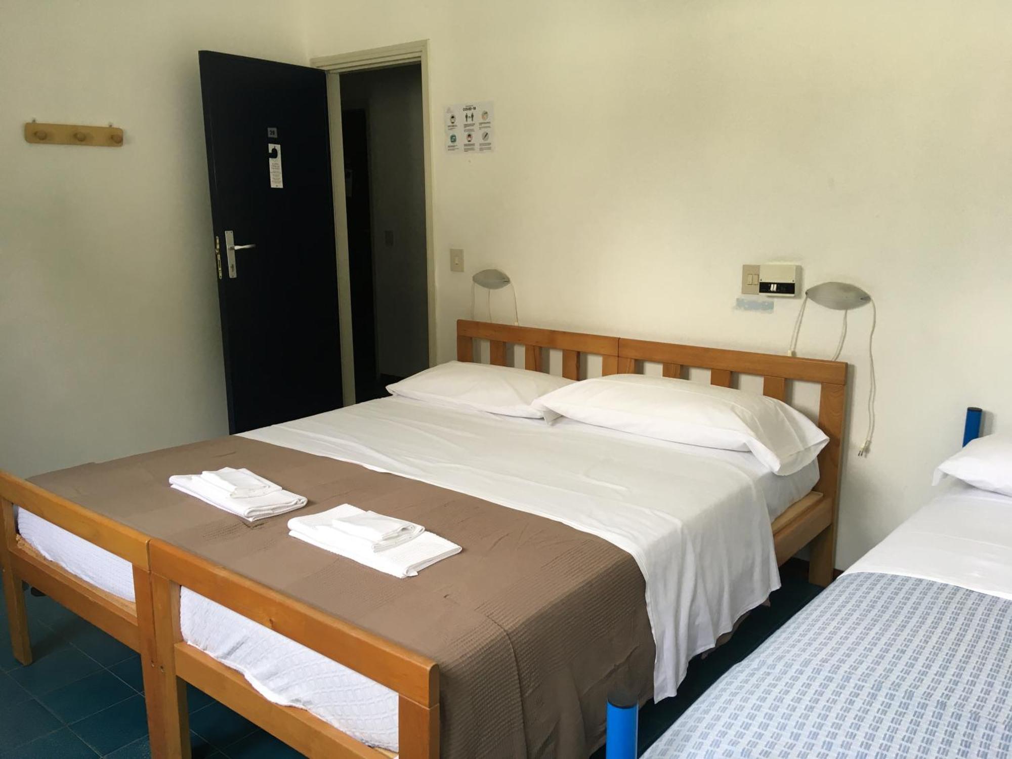 Hotel Maddalena Марина-ди-Равенна Экстерьер фото